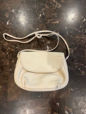 Vintage Classic Cream Crossbody Shoulder Bag - Timeless Everyday Style